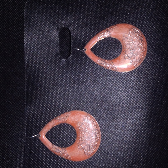 Vintage Coral Enamel with Filigree Detailing Earrings☆GLOWS UNDER black light☆ - Picture 5 of 12